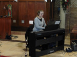Pianiste Lena speelt sfeervolle kerstmuziek