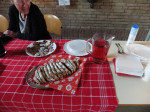 Een heerlijke kerststol wacht op de bezoekers