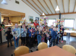 Allemaal trotse kinderen met hun stokken