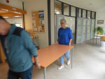 De tafels en stoelen werden klaargezet 